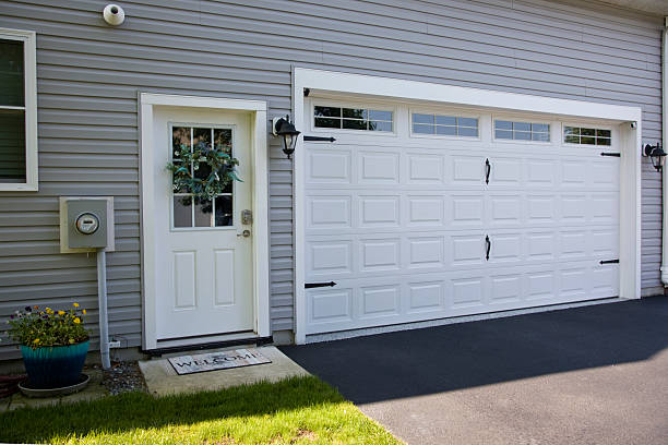 24/7 Emergency Garage Door Panel Replacement experts in La Villa, TX